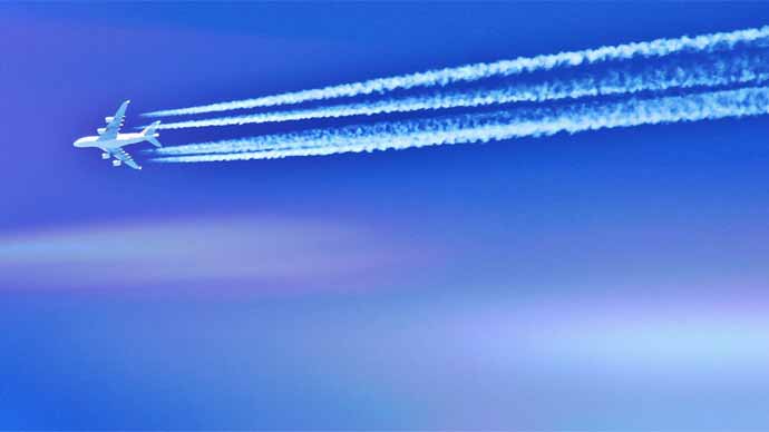 Air plane with jet trails